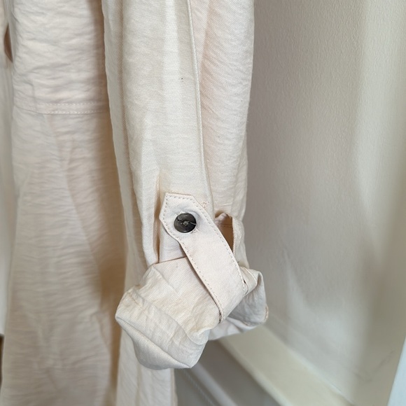 NWOT Tunic Blouse, L/S w button roll up sleeve, front pockets - Picture 2 of 6